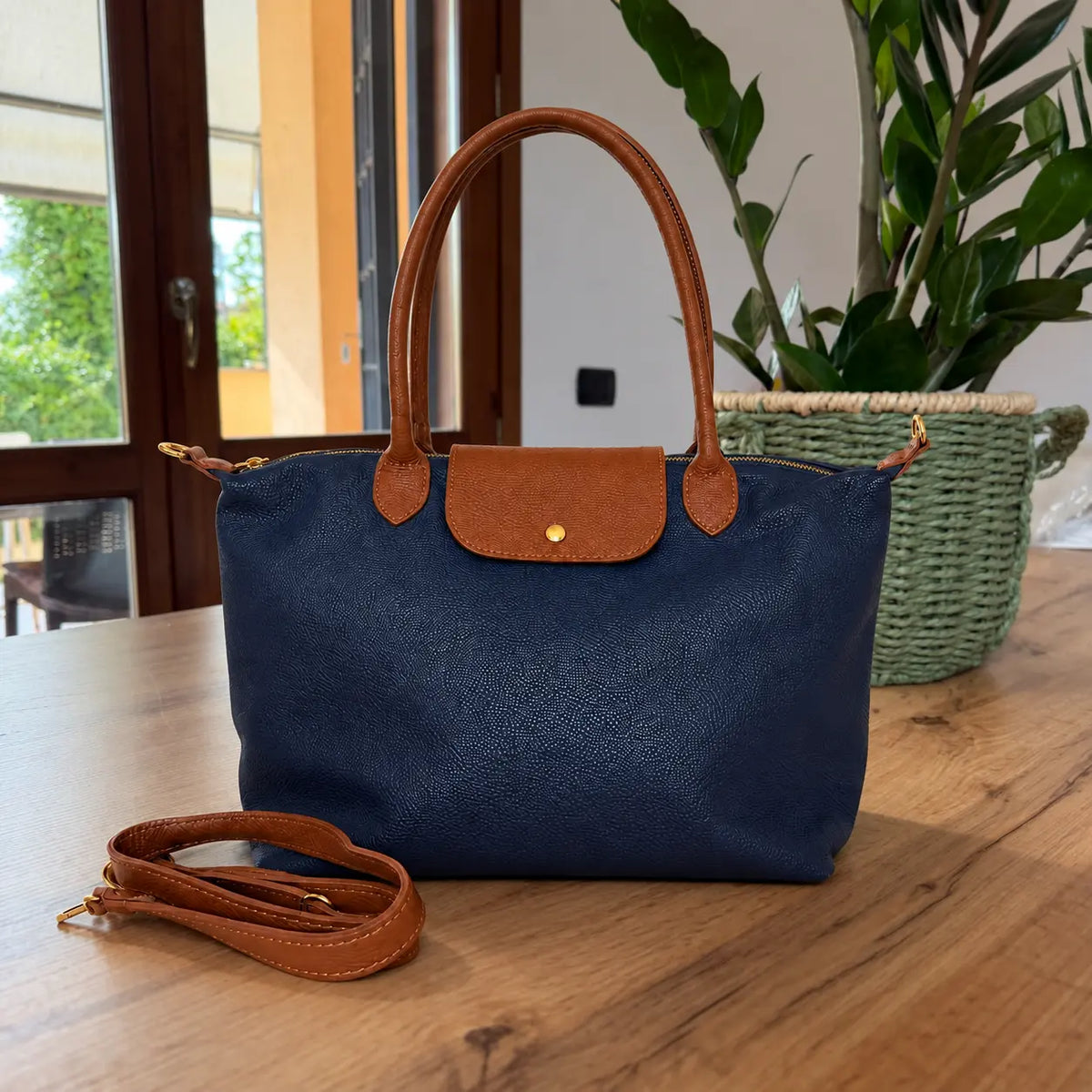 Borsa bottoncina maxi vera pelle blu