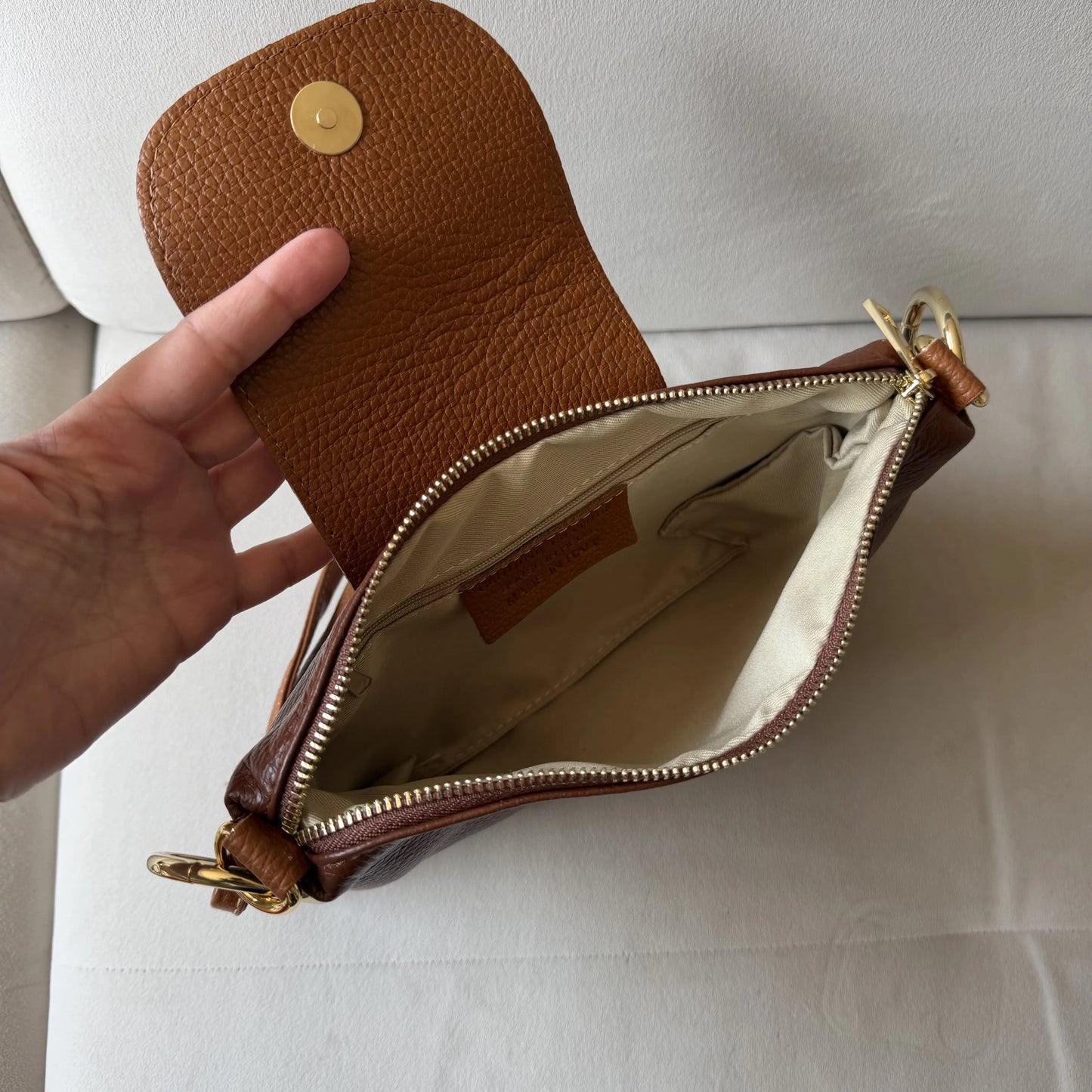 Borsa tracolla bottoncina anelli pelle bicolore aperta