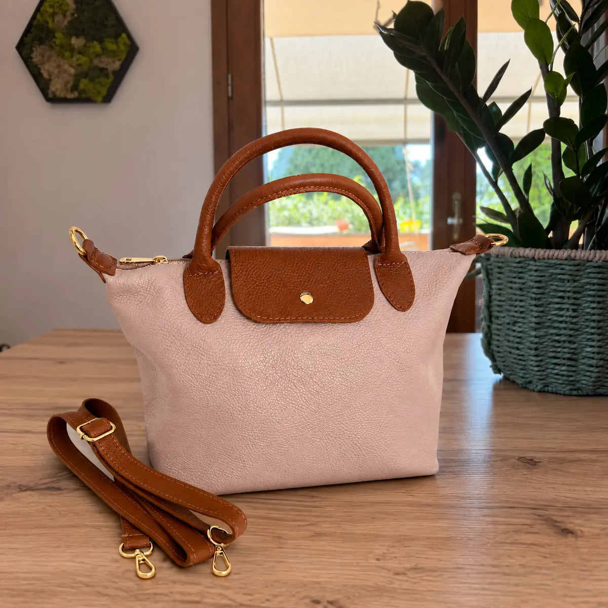 Borsa tracolla mano bottoncina media pelle bicolore rosa cipria cuoio