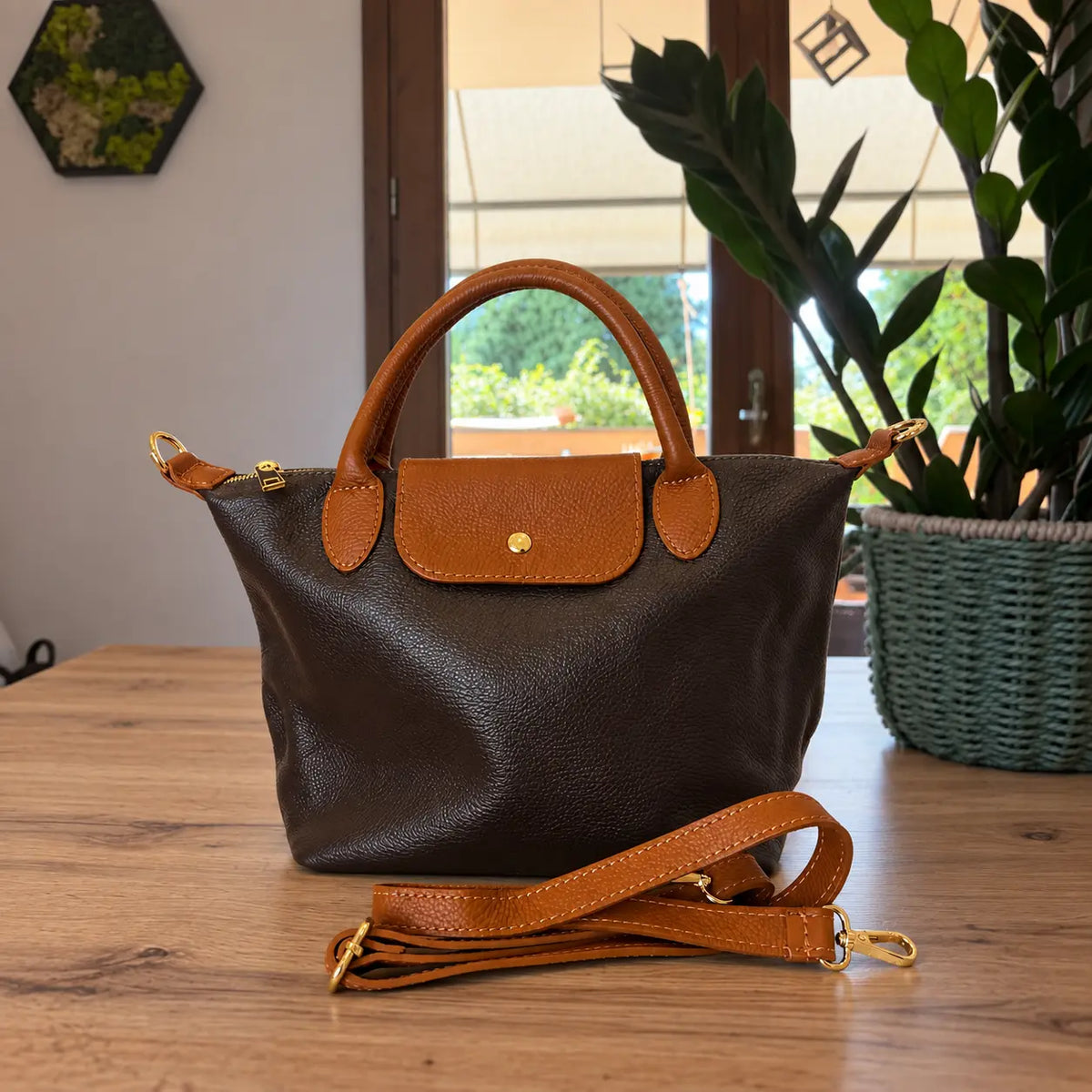 Borsa tracolla mano bottoncina media pelle bicolore testa di moro cuoio
