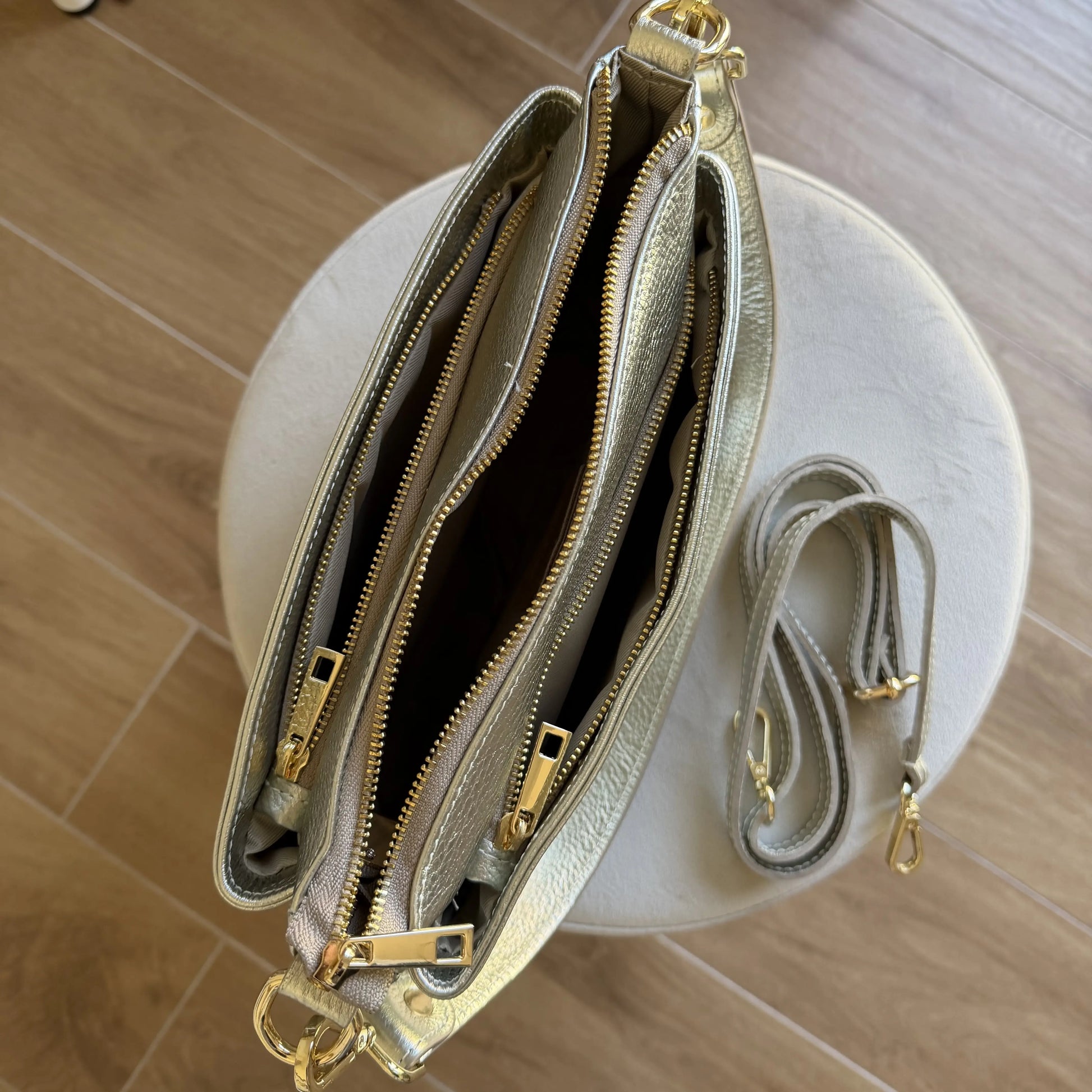 Borsa tracolla multi scomparto zippetta aperta