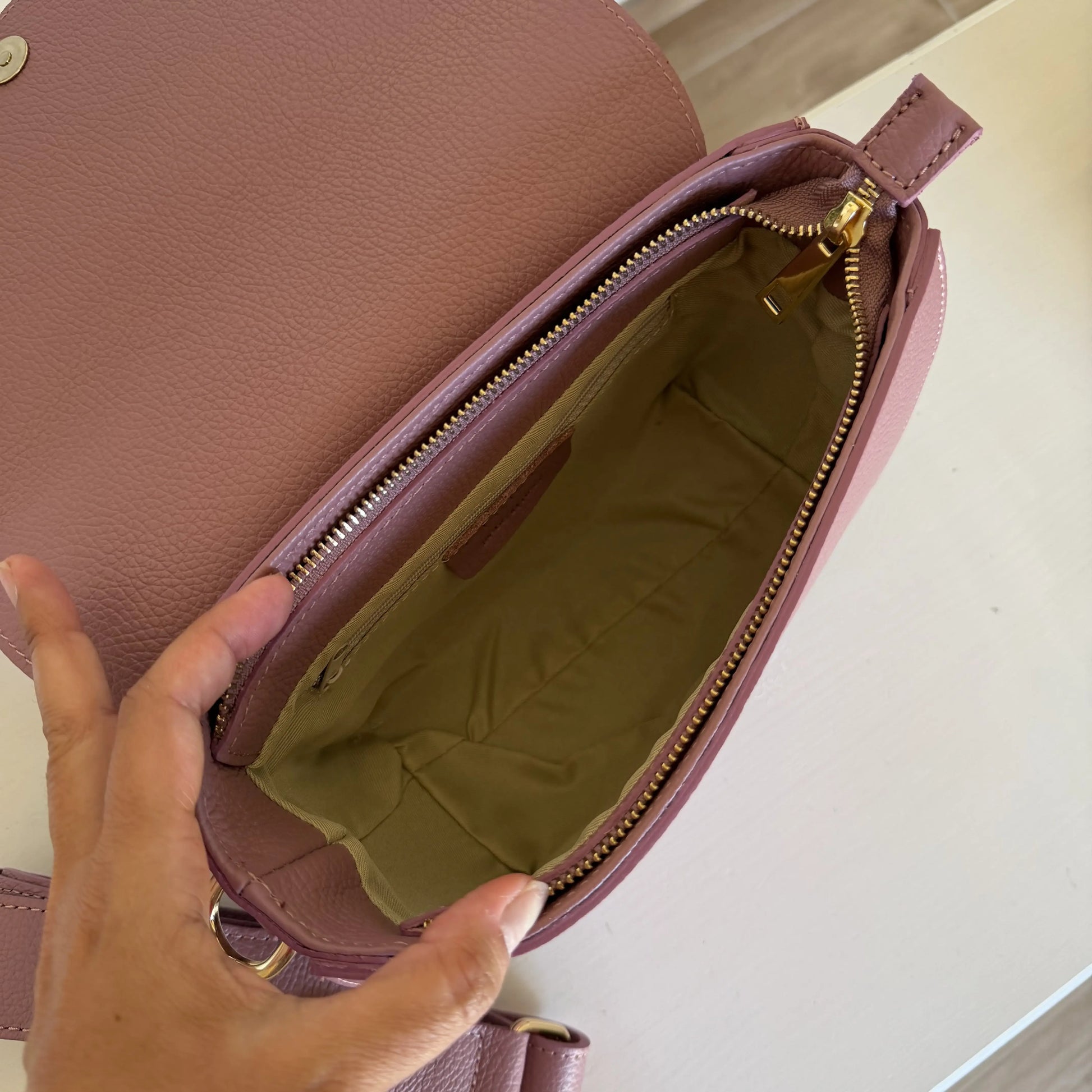 Borsa tracolla vera pelle smile aperta