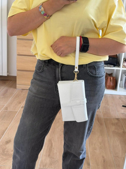 Pochette busta pelle tracolla indossata