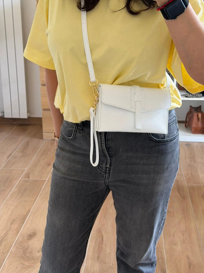 Pochette busta pelle tracolla indossata2