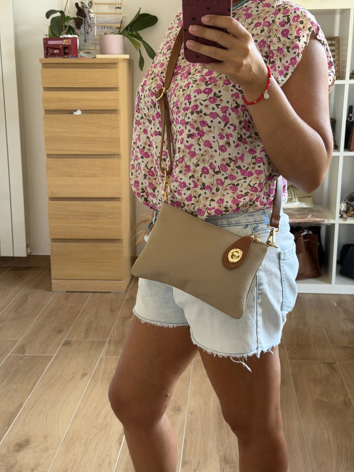 Pochette goccina indossata