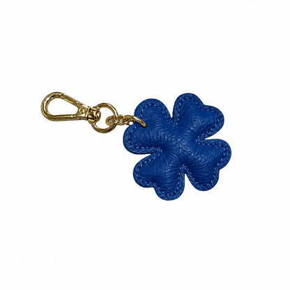 Portachiavi charm borsa quadrifoglio pelle blu