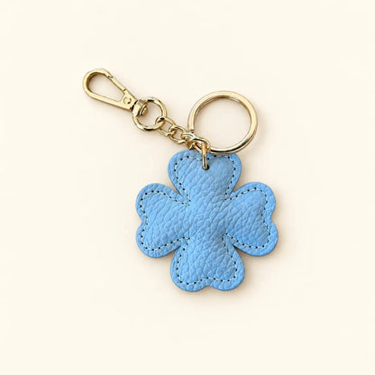 Portachiavi charm borsa quadrifoglio pelle celeste