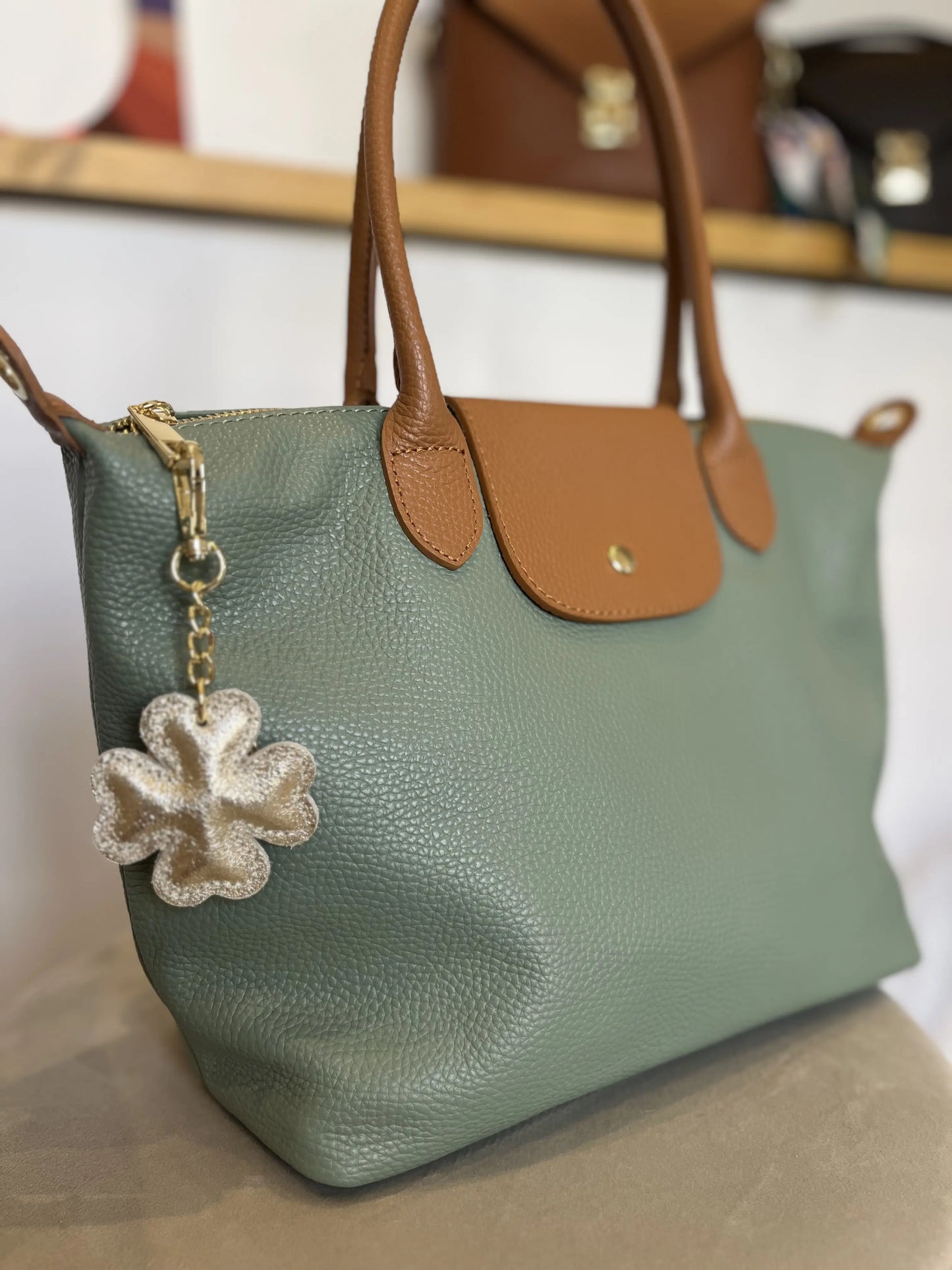 Portachiavi charm borsa quadrifoglio pelle composizione