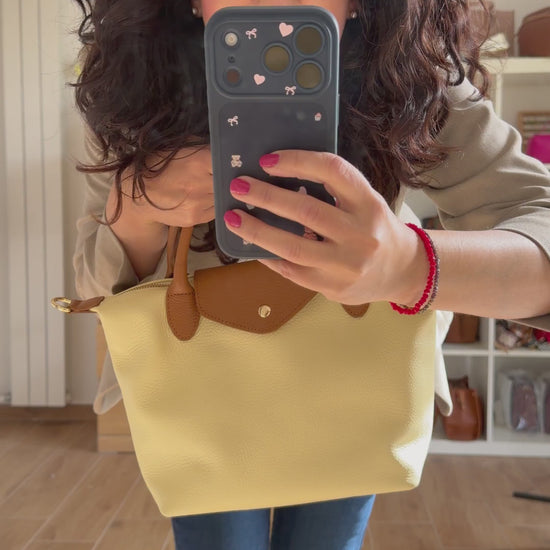 borsa-tracolla-mano-bottoncina-media-pelle-bicolore-video